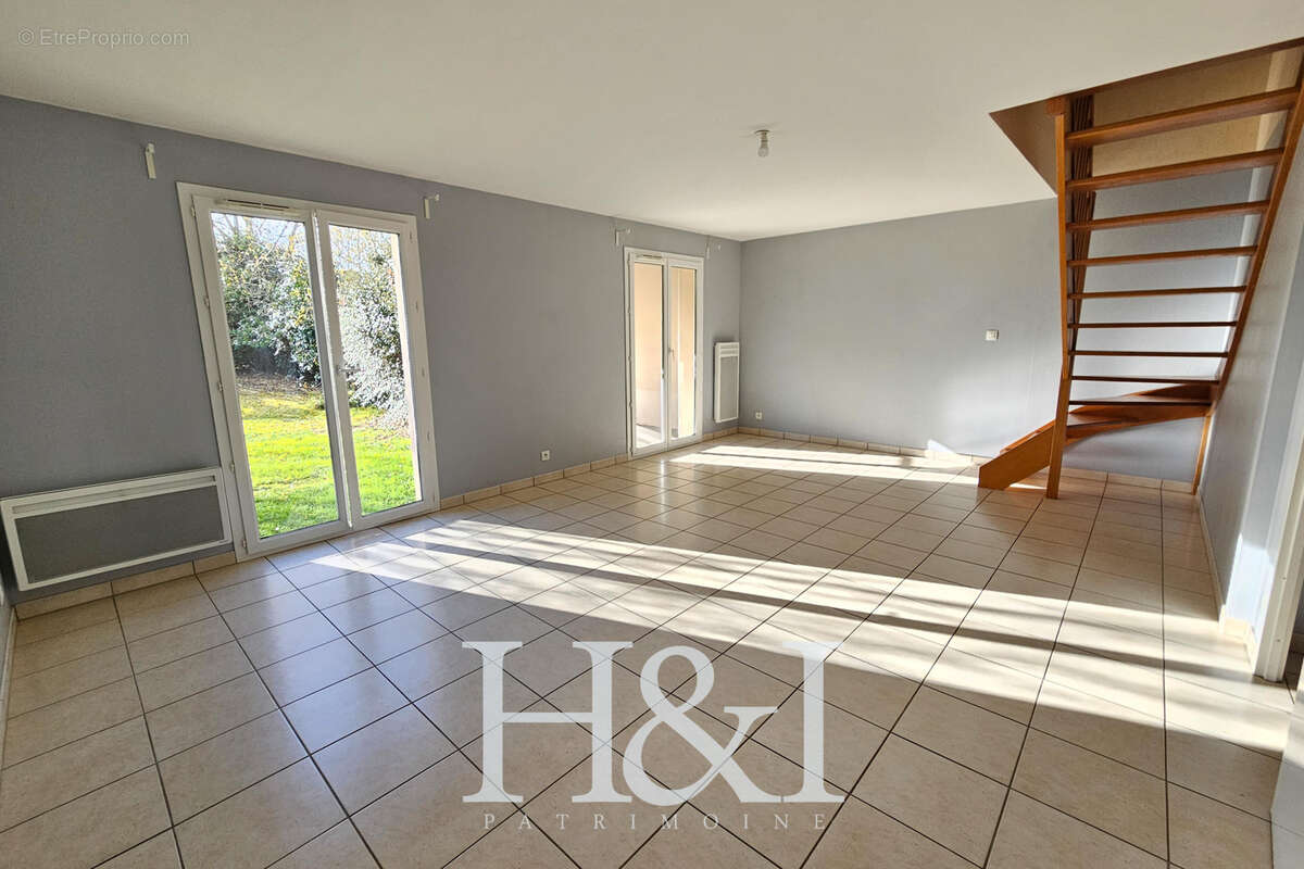 Maison à FONTAINE-LE-COMTE