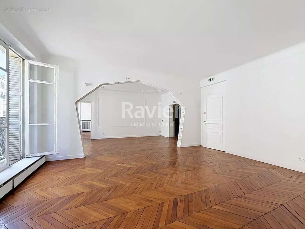 Appartement à PARIS-1E