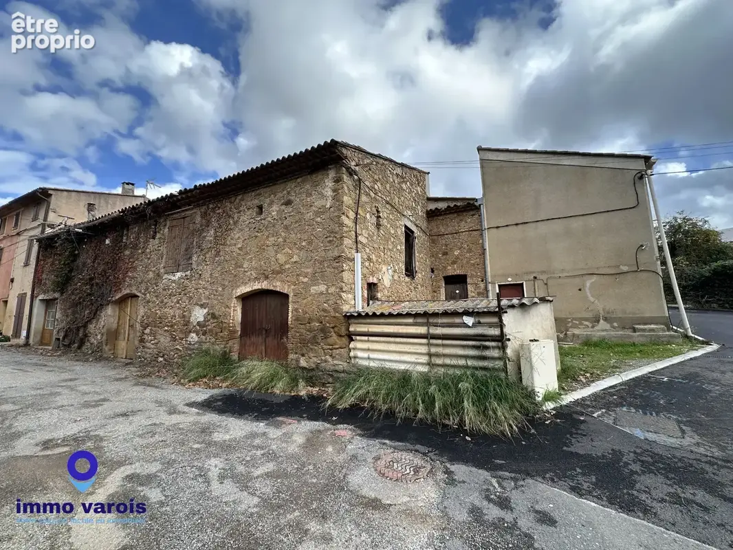 Parking à PIERREFEU-DU-VAR