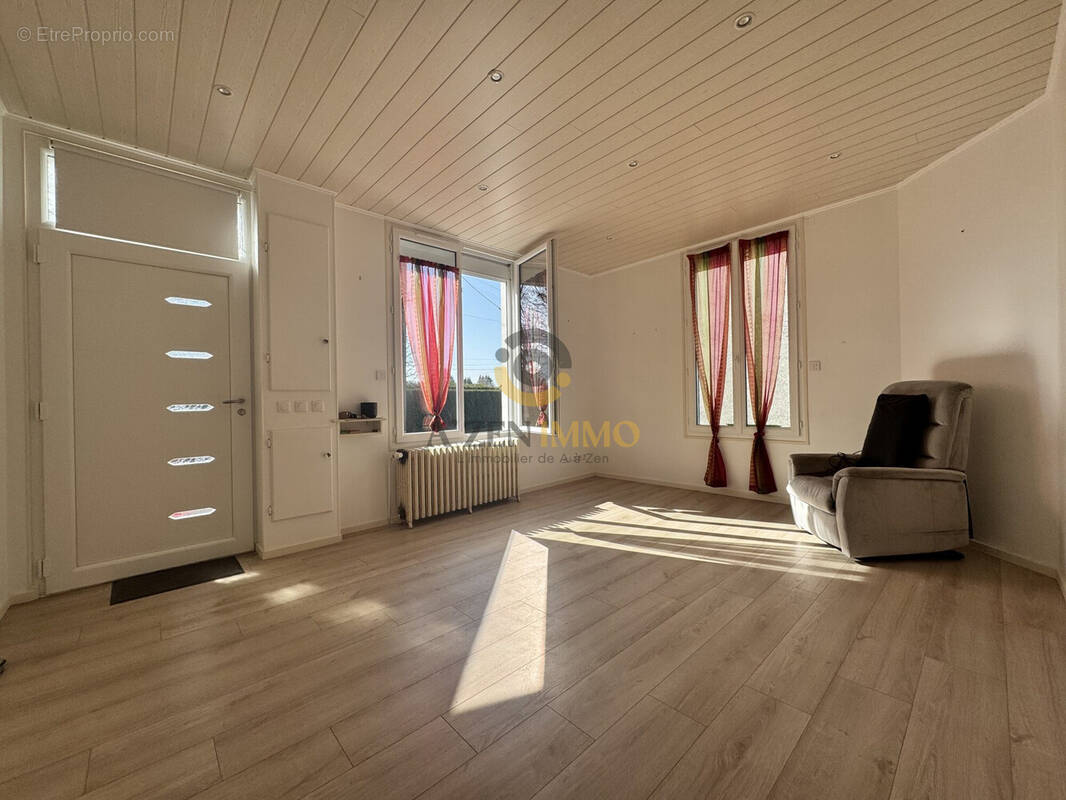 Maison à SECONDIGNY