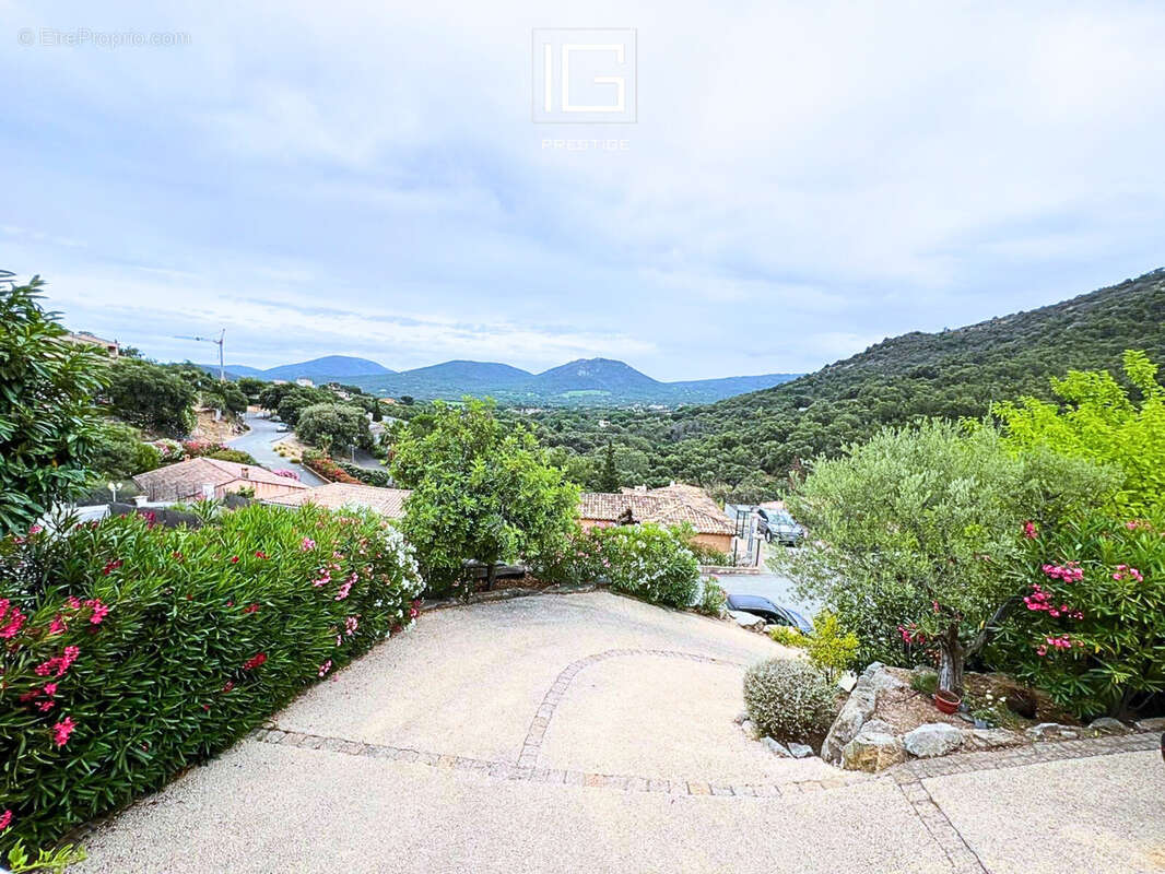 Maison à PLAN-DE-LA-TOUR