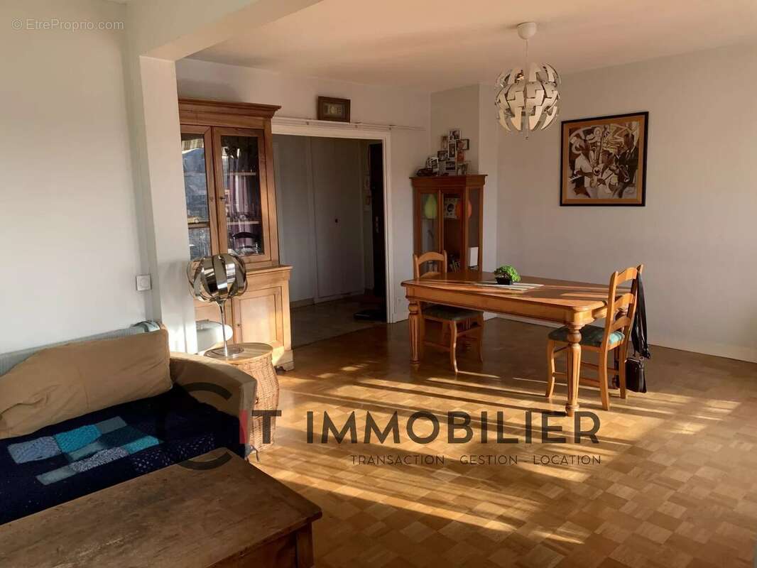 Appartement à LA TOUR-DU-PIN