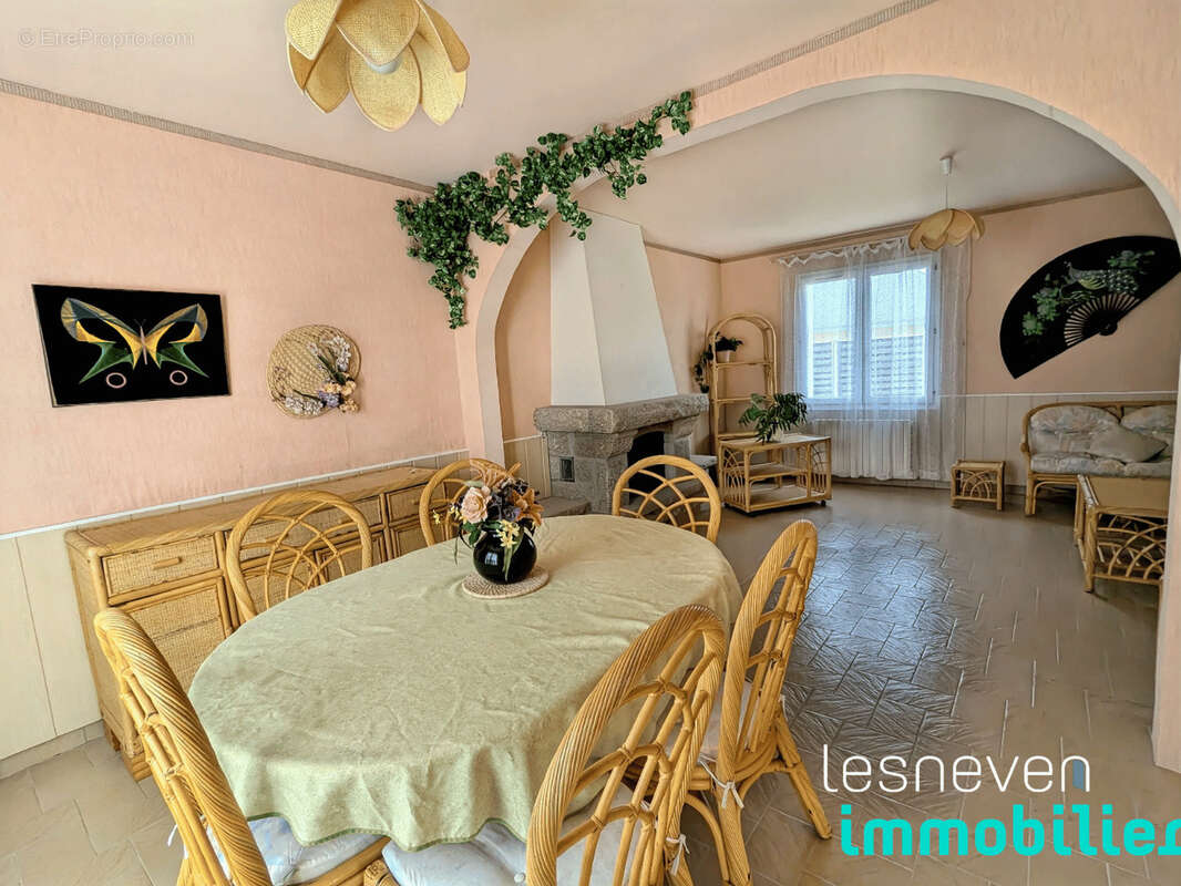 Maison à PLOUNEOUR-TREZ