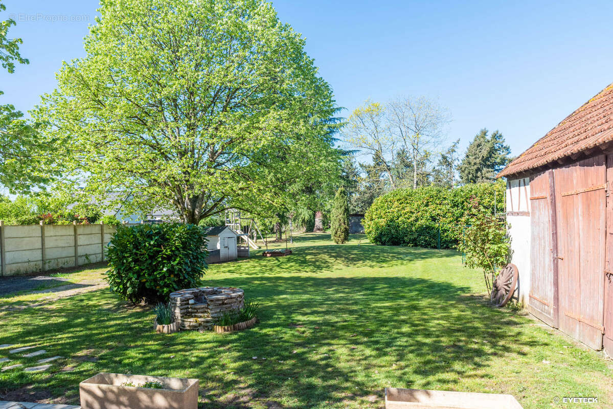 Maison à NEUVY-EN-SULLIAS