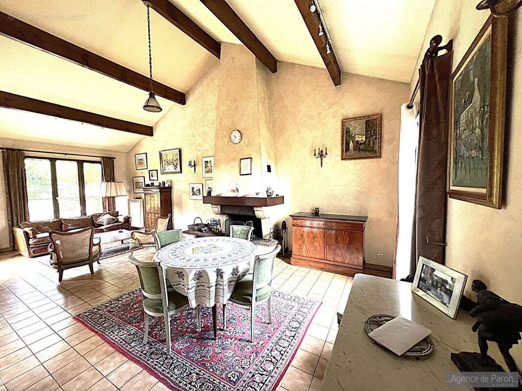 Maison à VERRIERES-LE-BUISSON