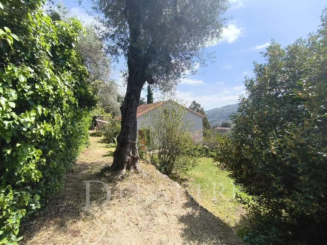 Maison à CHATEAUNEUF-GRASSE
