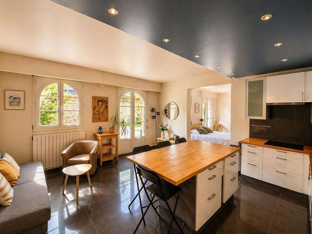 Appartement à LA GARENNE-COLOMBES