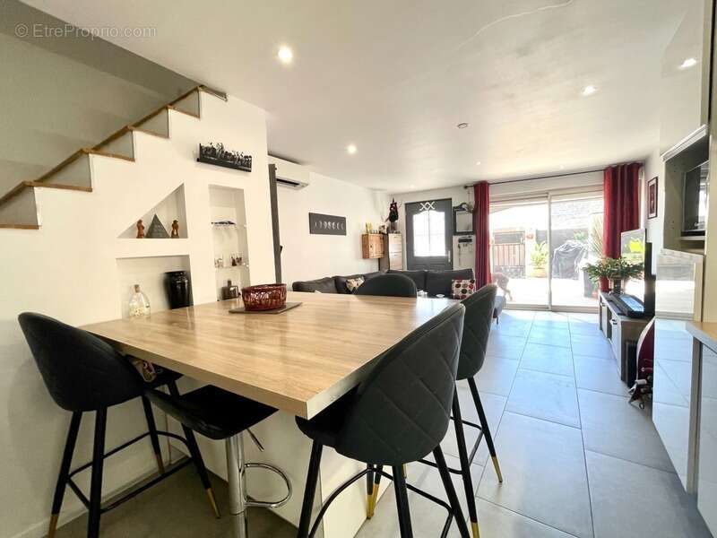 Maison à SAINT-LAURENT-D'AIGOUZE