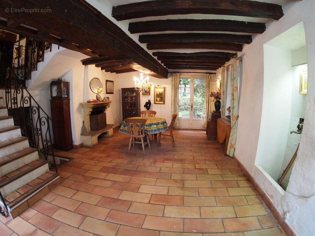 Maison à BEYNES