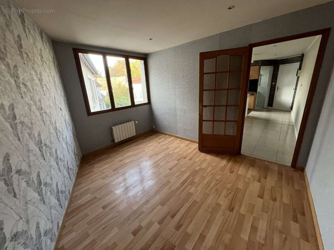 Appartement à BRUYERES-LE-CHATEL