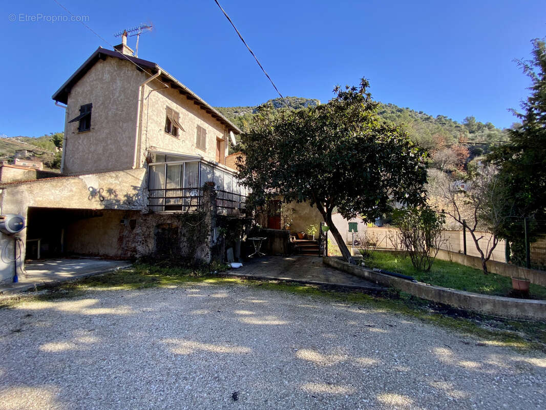 Maison à TOURRETTE-LEVENS