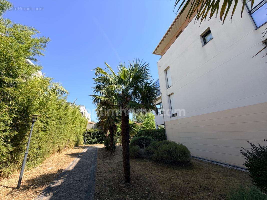 « Exceptionnel appartement de 90 m² dans le quartier recherché de Saint-Éloi, à La Rochelle – Résidence de standing, calme, lumi - photo 6
