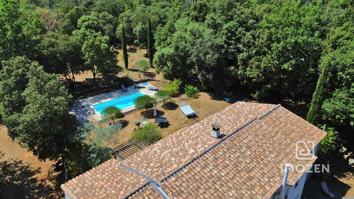 Propriété de caractère avec dépendances, piscine et terrain de 5 809 m2 - photo 2