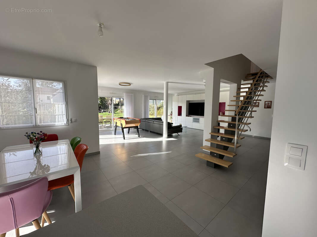 Maison à CRESPIERES