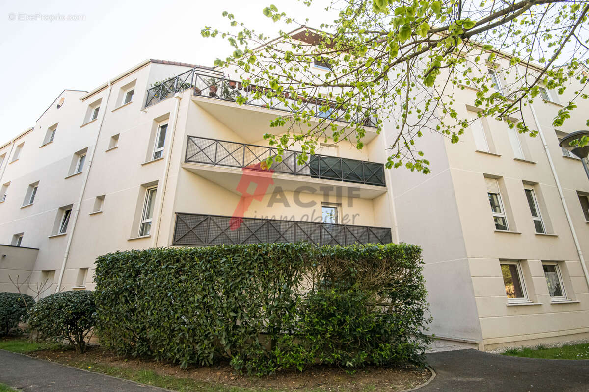 Appartement à COURCOURONNES