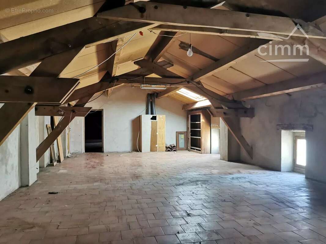 Maison à LABLACHERE