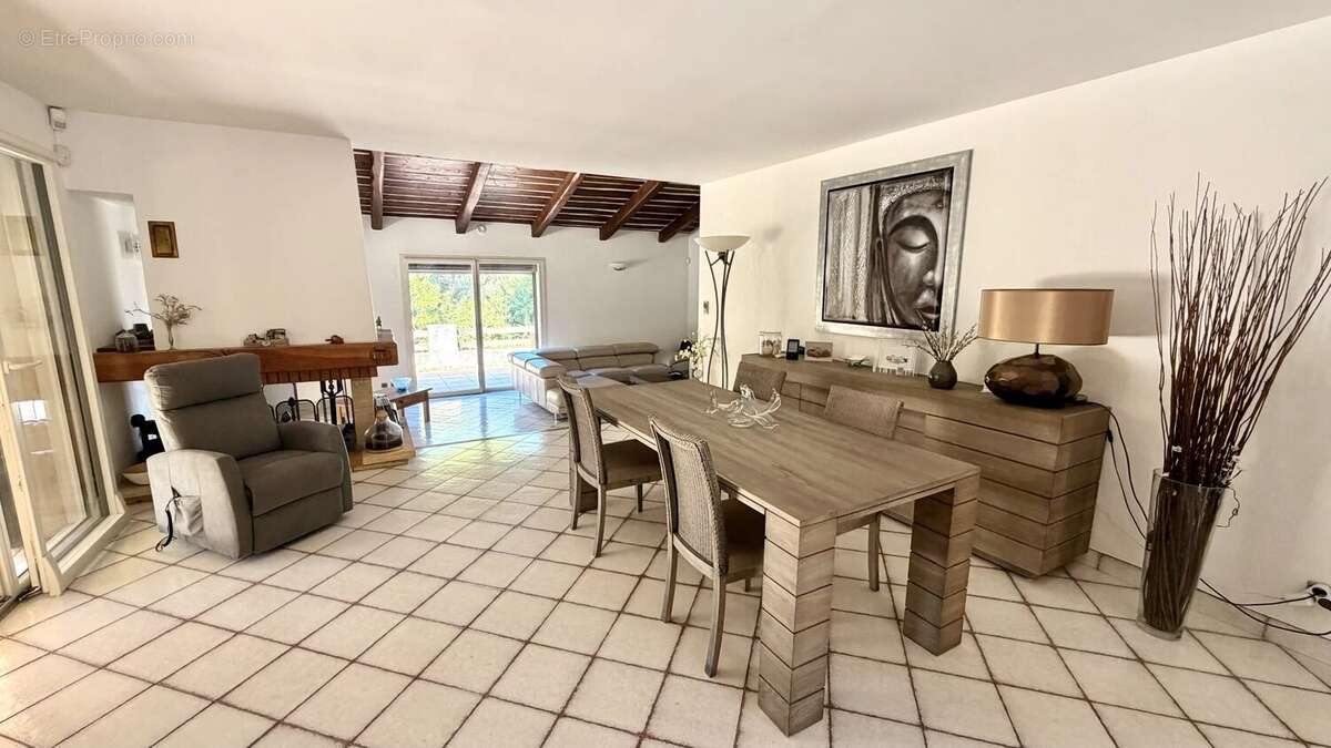 Maison 149 m² à Vitrolles  - photo 3