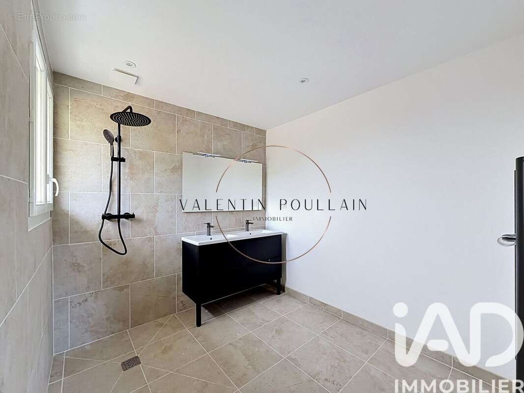 Maison 140 m² à Saint-Gilles  - photo 7