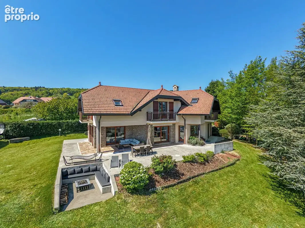 Villa Familiale avec Vue Dominante sur le Lac et les Alpes - photo 2