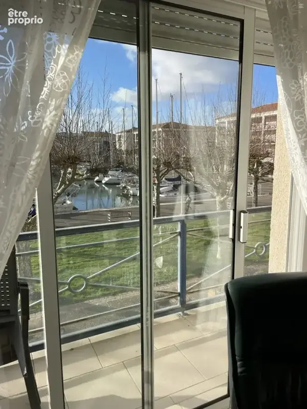 Appartement T3 avec balcon vue port de plaisance - photo 5