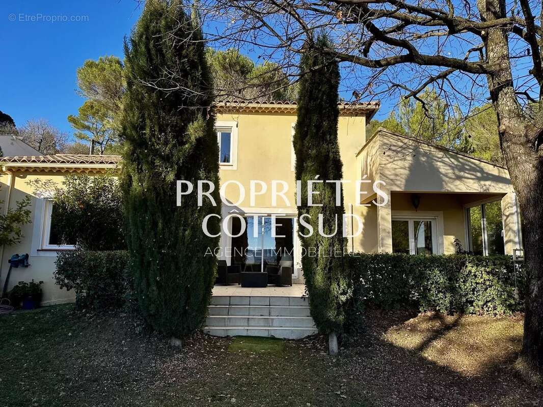 Maison à LAUDUN-L'ARDOISE