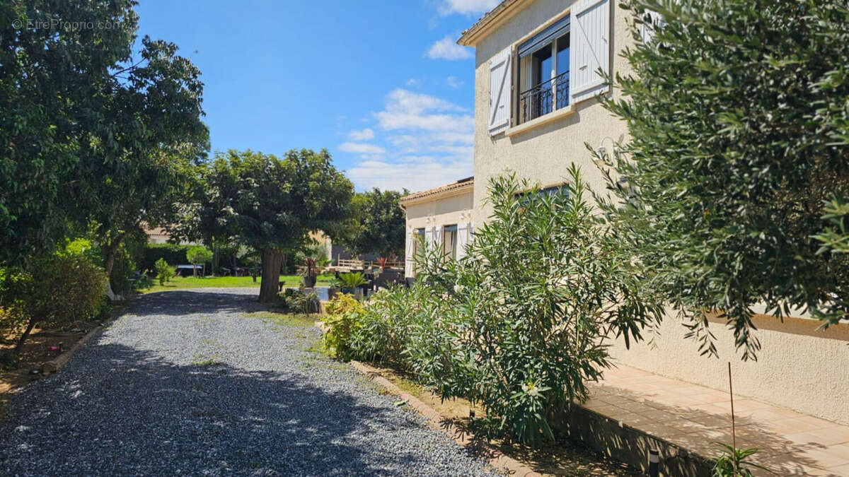 Villa Narbonne 7 pièce(s) 220 m2 - photo 2