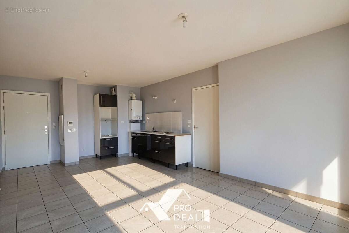 Appartement 77 m² à Saint-Priest  - photo 2