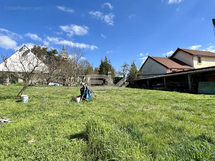 Terrain à VAILLY-SUR-AISNE