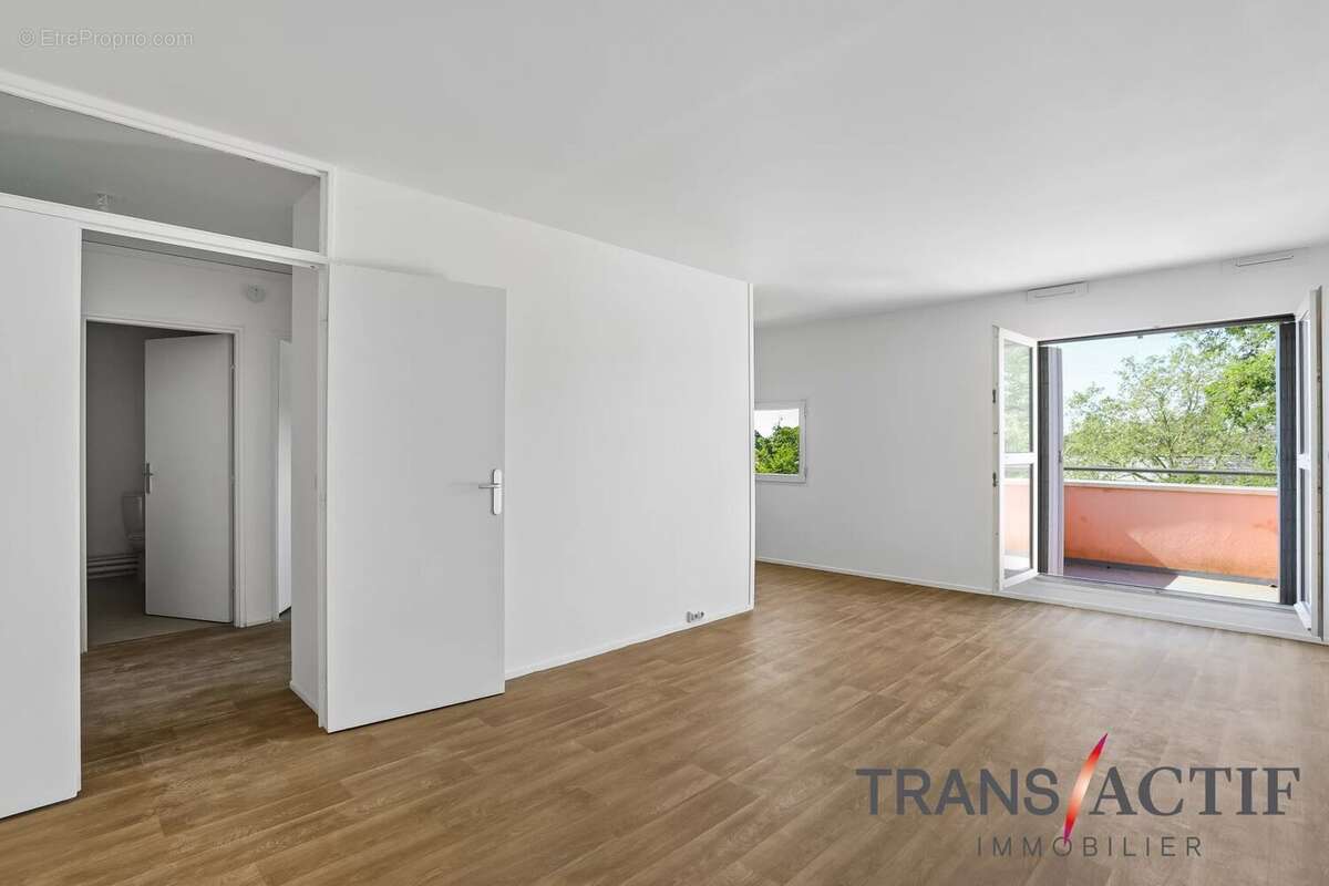 Appartement à COURCOURONNES