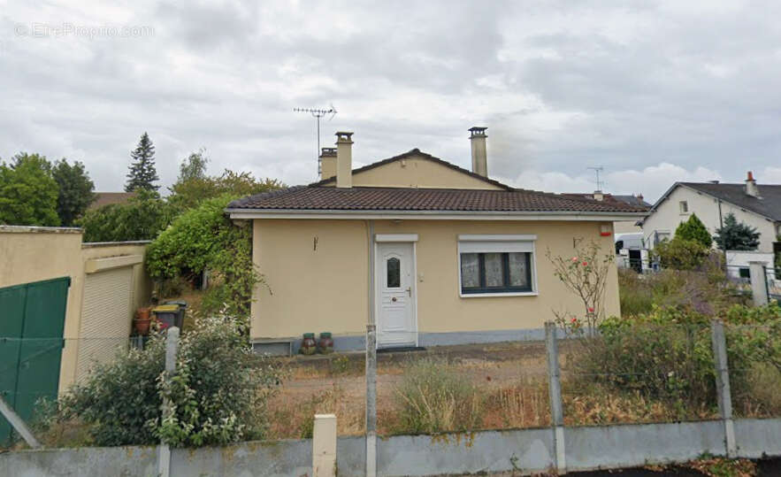 Maison à SAINT-PRYVE-SAINT-MESMIN