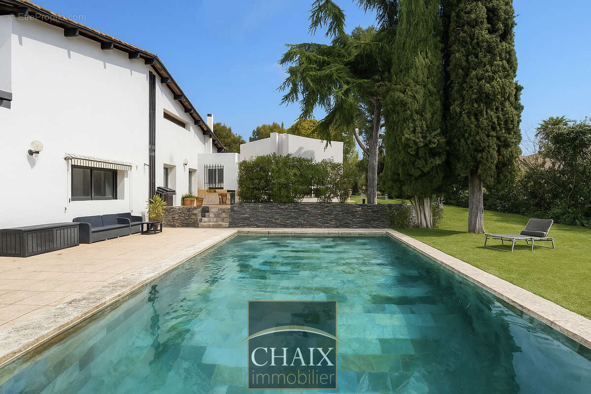 Contemporaine et charme dans un écrin de verdure - photo 13