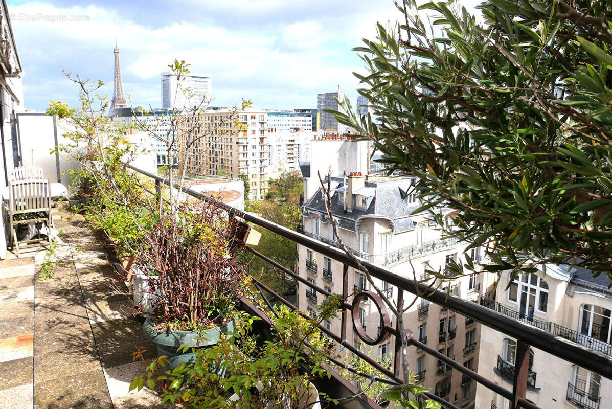 Appartement à PARIS-16E