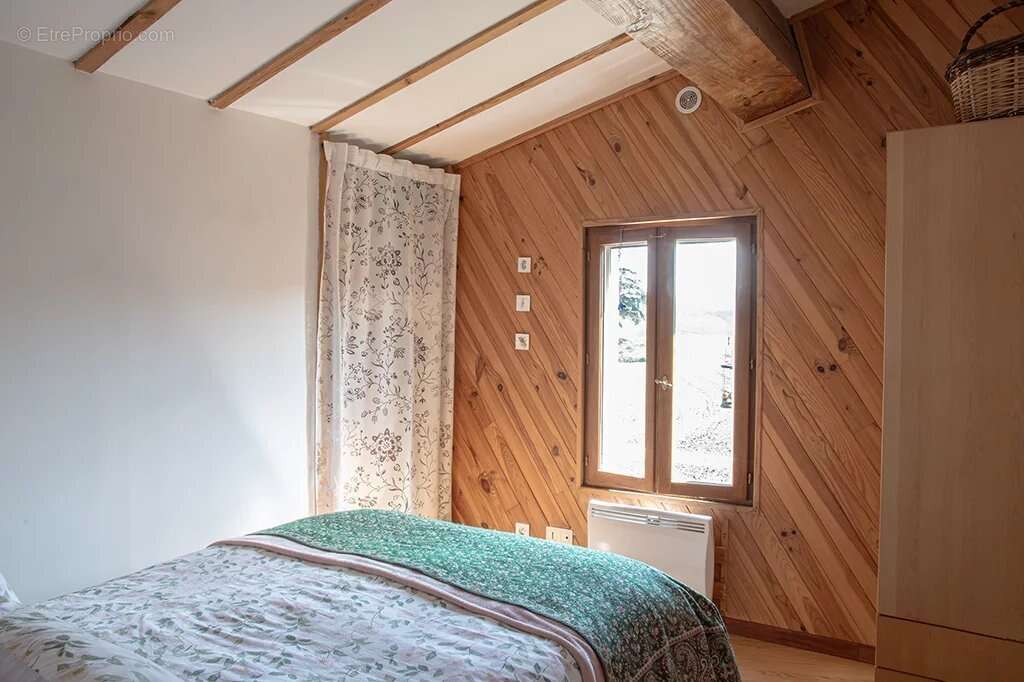 Maison à SAINTE-COLOMBE-SUR-L'HERS