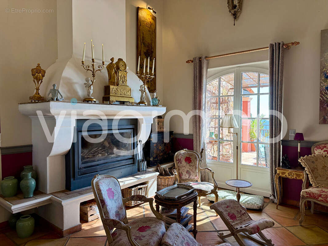 Maison à LA GARDE-FREINET