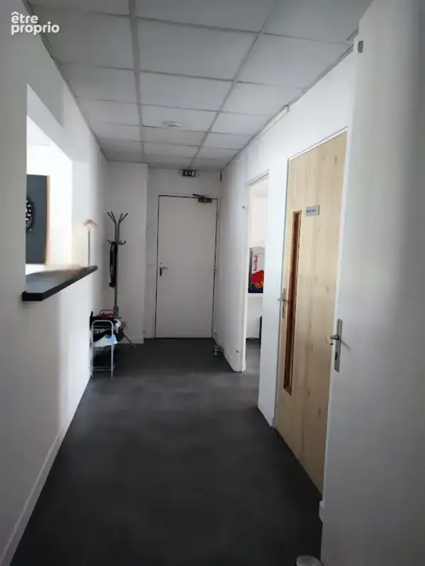 A VENDRE - LIMOGES SECTEUR JOURDAN - 166 m² de bureaux transformables en appartement avec parking - photo 4