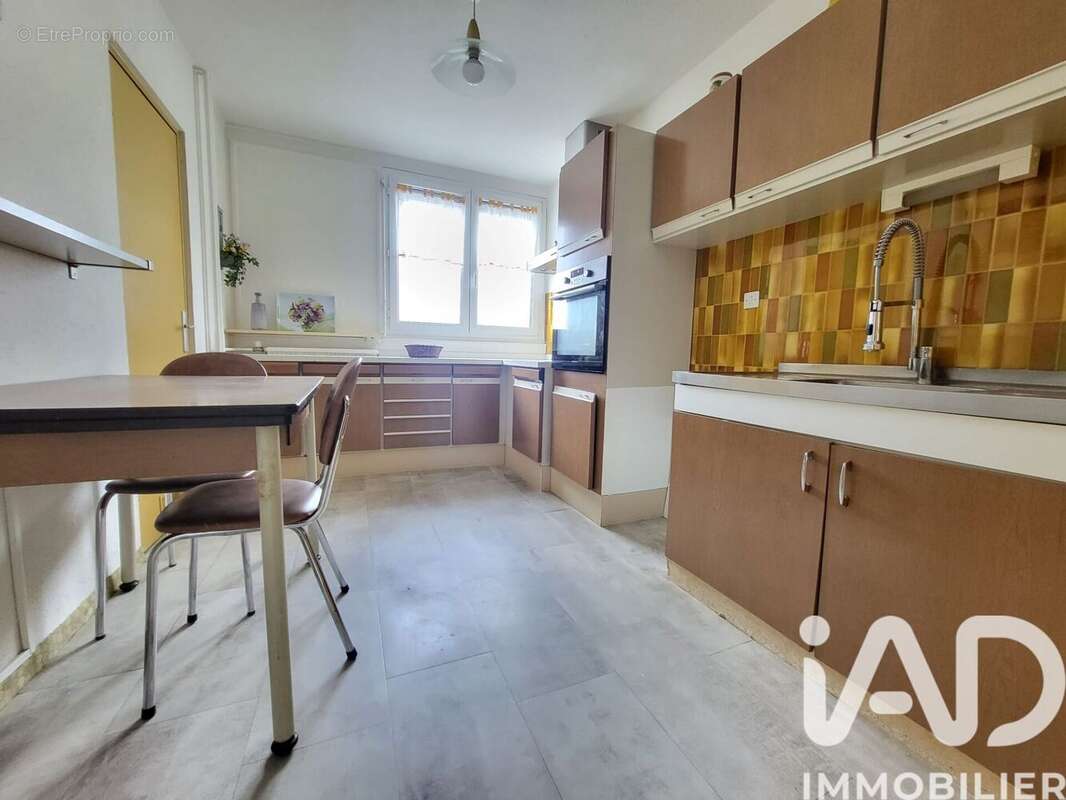 Appartement 95 m² à Saint-Etienne  - photo 4