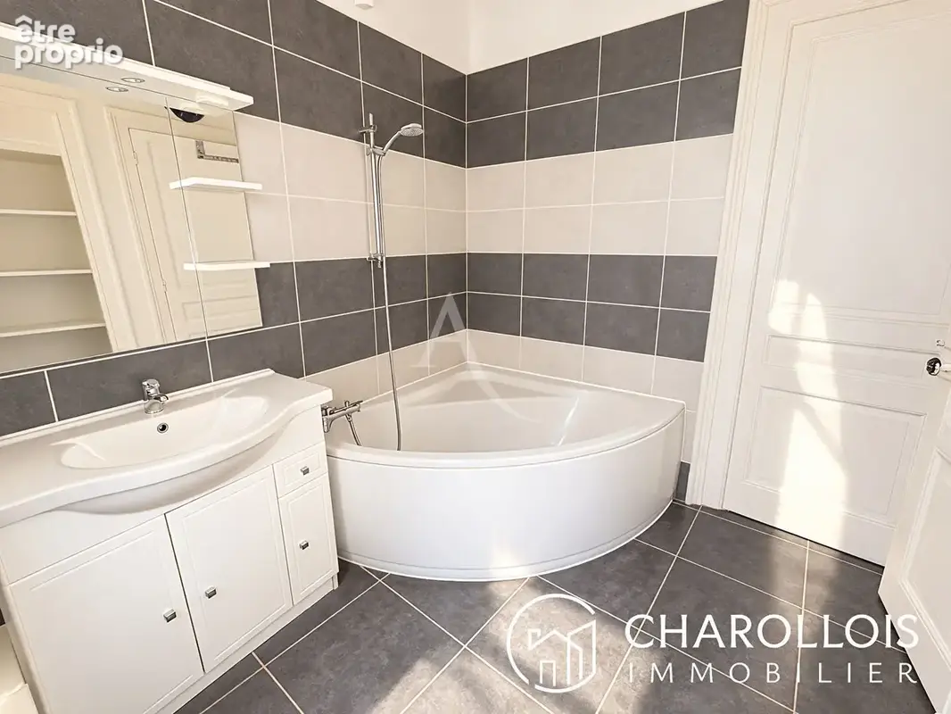 EXCLUSIVITÉ ! Appartement T5 de caractère au coeur de MÂCON - photo 5