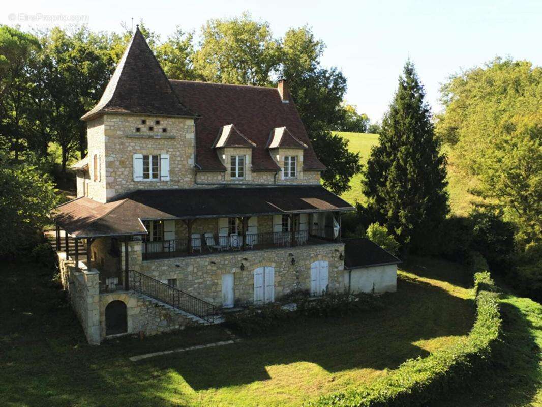 Maison  9 pièces 235 m2 - photo 2