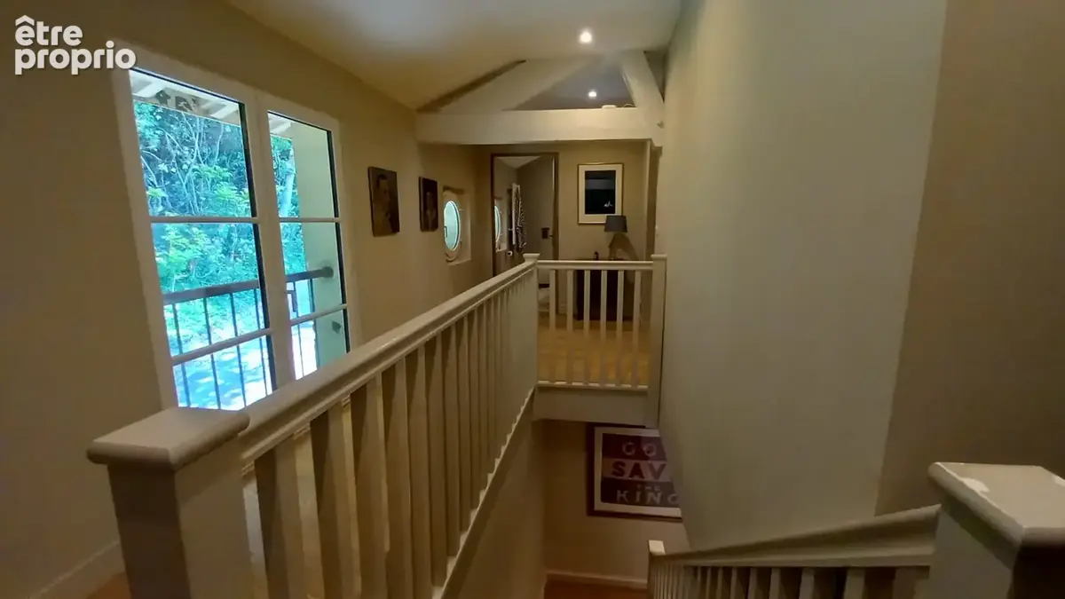 maison 9 pièces de 211 m2 - photo 6