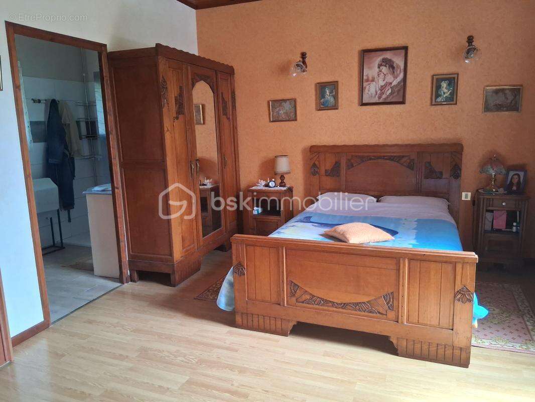 Coup de Coeur Maison de plain-pied avec dépendances sur un parc arboré de 3 937 m² - photo 7