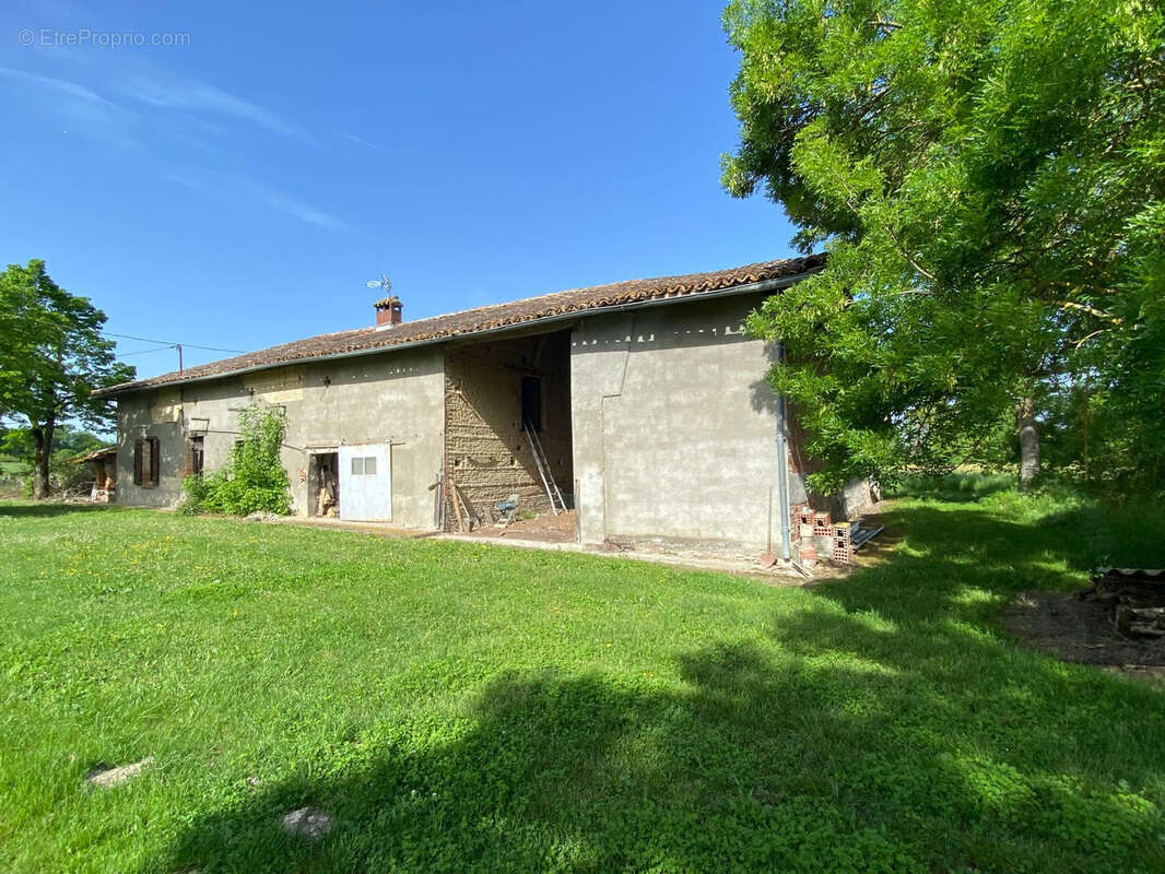 Maison à NEGREPELISSE