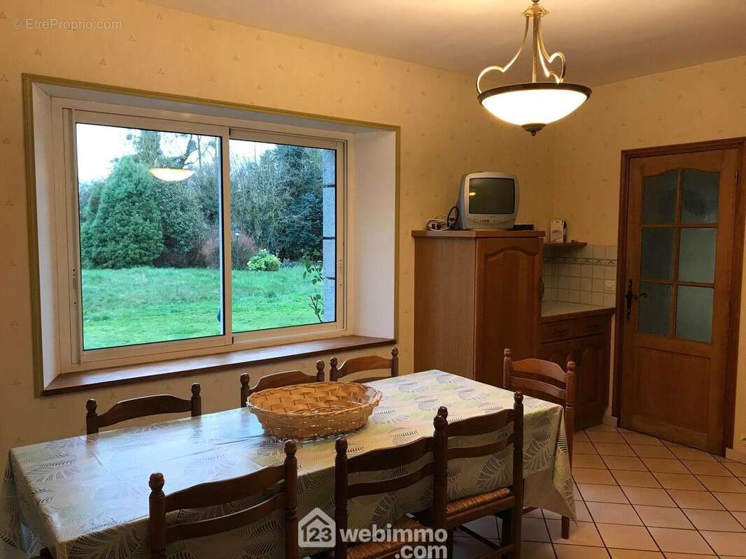 Cuisine - Maison à PLOUEC-DU-TRIEUX