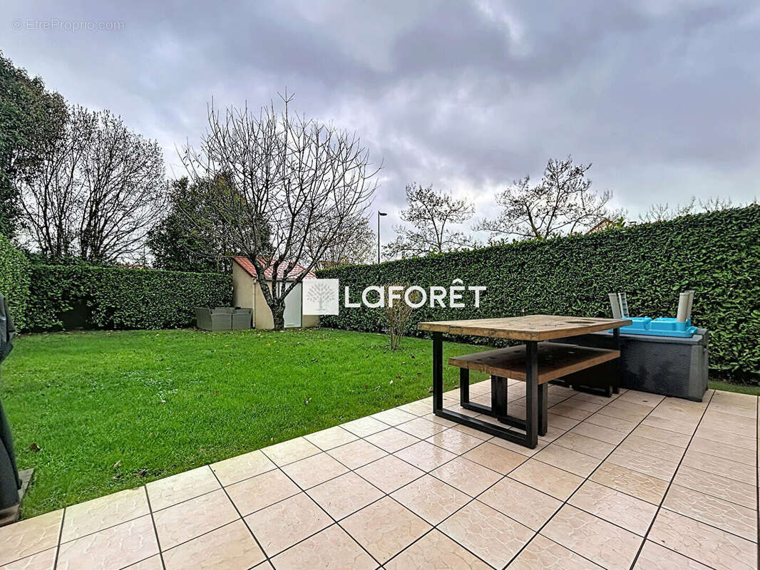 Maison à SAVIGNY-LE-TEMPLE