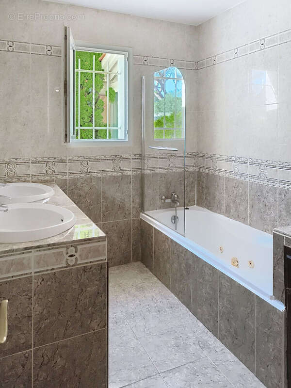 Maison à VILLENEUVE-LES-AVIGNON