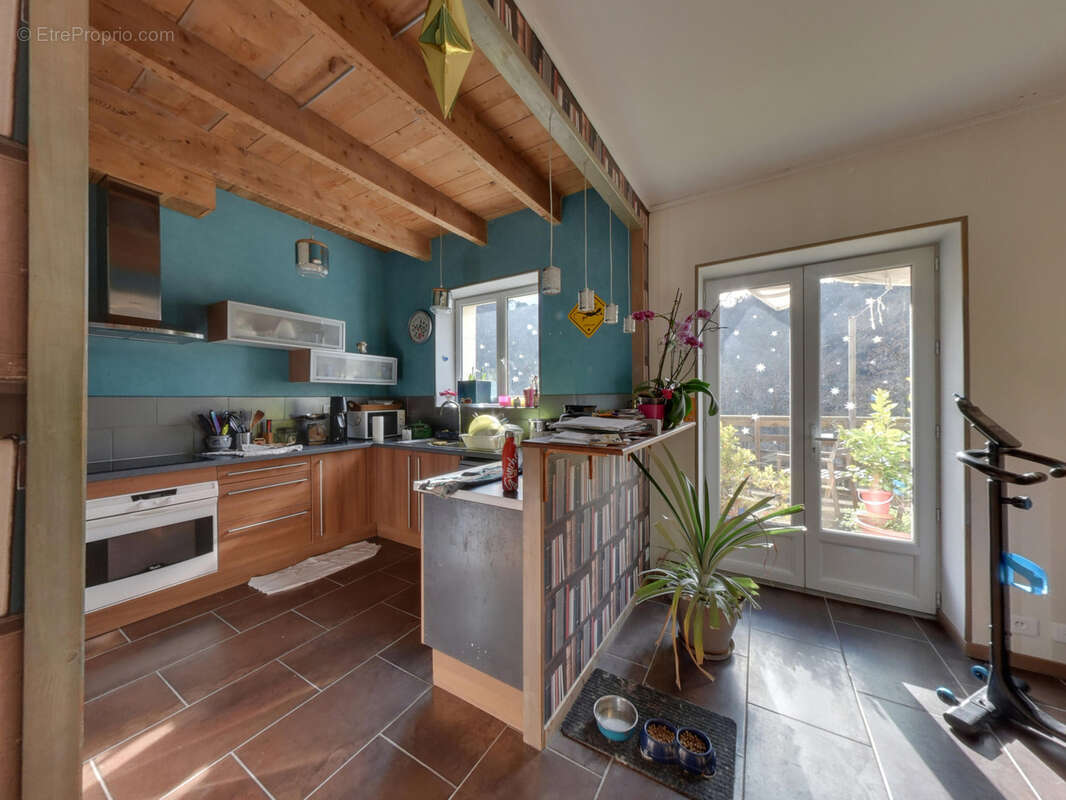 Maison à LES OLLIERES-SUR-EYRIEUX