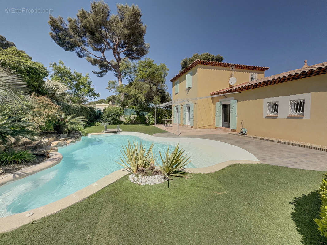Maison à SIX-FOURS-LES-PLAGES