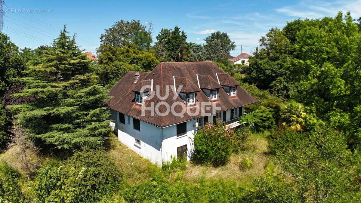 Maison spacieuse à vendre à Lagor - 6 chambres et grand terrain - photo 2