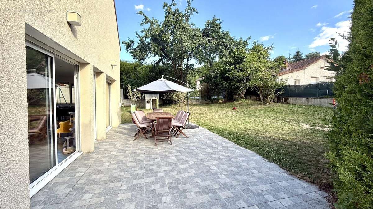 Maison à MEZIERES-SUR-SEINE