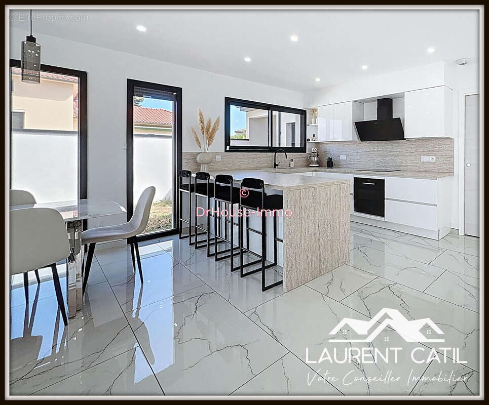 Maison à ROMANS-SUR-ISERE