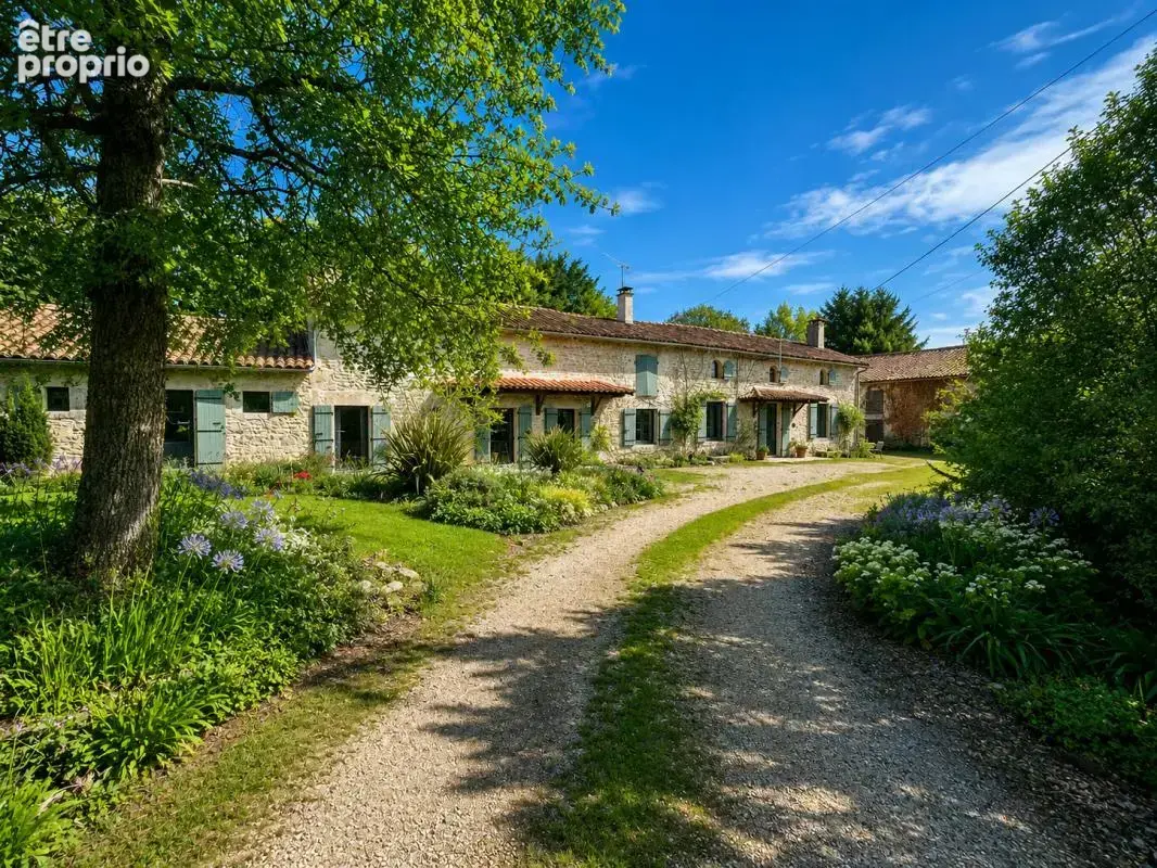Longère de Caractère avec Jardin, Garage et Dépendances - photo 2